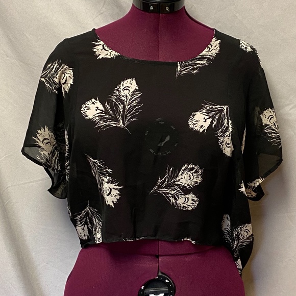 h.i.p. happening in the present cropped blouse - Picture 1 of 7